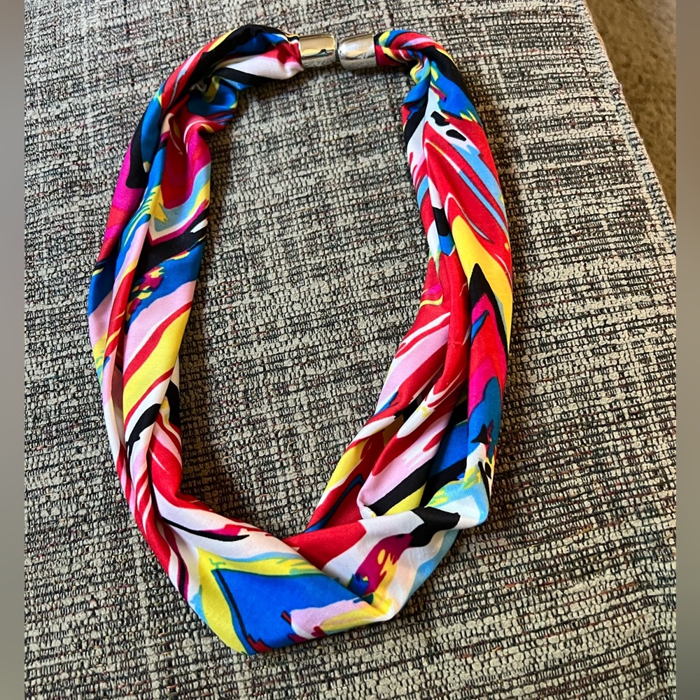 Colorful Magnetic Clasp Scarf